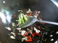 蕨菜炒肉的做法步骤8