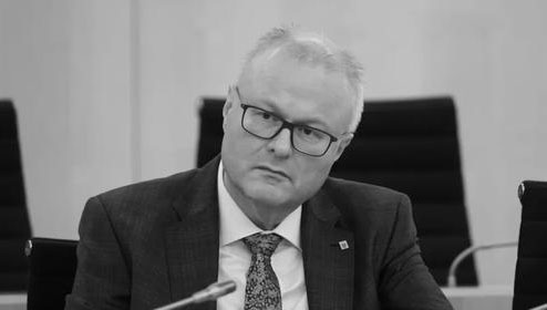 德国财政部长自杀