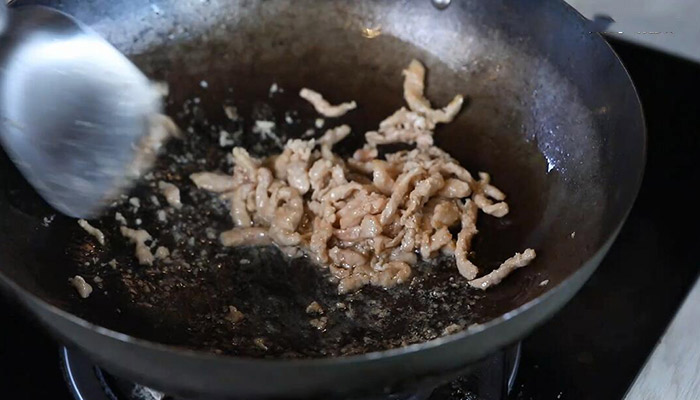 里脊肉怎么好吃 金针菇炒里脊肉的做法