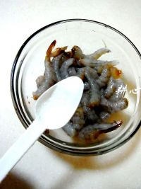 虾仁意粉的做法步骤2