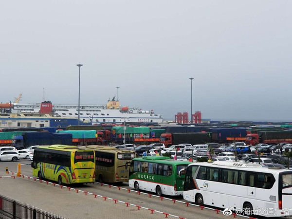 海口大雾减弱港口恢复通航 运力严重下降仍需暂缓过海