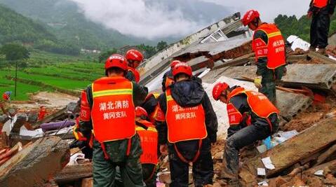 湖北黄梅山体滑坡9人被埋动态更新 目前已救出一名81岁老人