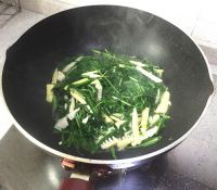 春笋扒韭的做法步骤6