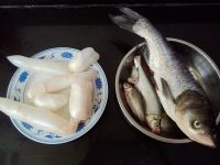 鱼鳔炖杂鱼的做法步骤1