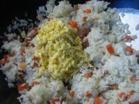 茄汁什锦炒饭的做法步骤7