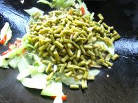 酸豆角炒芋蒙的做法步骤10