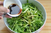 凉拌茼蒿的做法步骤7