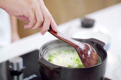 小葱鸡蛋粥的做法 怎么做小葱鸡蛋粥更营养