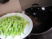 芸豆炒肉的做法步骤3
