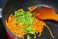 肉丝炒虫草花的做法步骤8