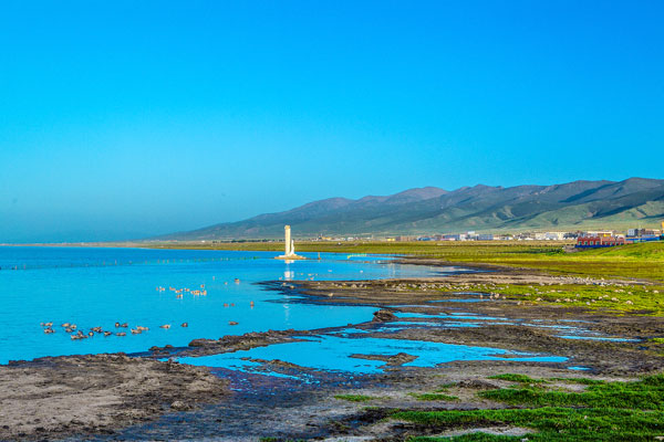青海茶卡盐湖怎么去 青海湖离茶卡盐湖多远