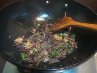干煸茶树菇的做法步骤6