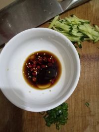 快手酸辣面的做法步骤2