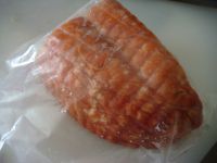 熏肉豆腐炒蒜苔的做法步骤1
