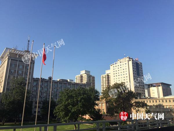 白露时节北京“秋老虎”仍凶猛 周末降温