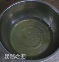 酸奶蔓越莓蛋糕卷的做法步骤1