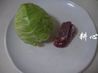 卷心菜炒肉片的做法步骤1