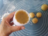 板栗绿豆蓉月饼的做法步骤12
