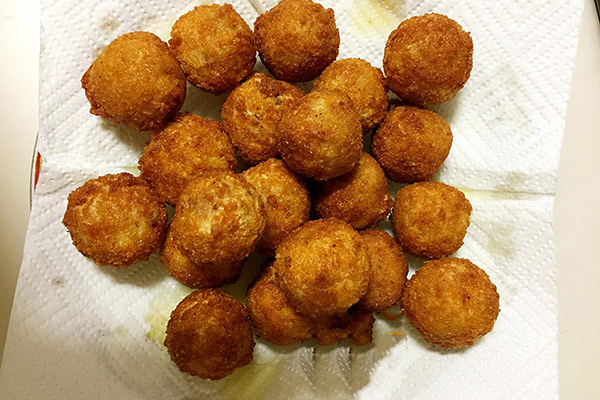 炸鱼丸的家常做法 炸鱼丸怎么做好吃