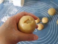 板栗绿豆蓉月饼的做法步骤9