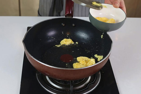 蒜薹炒鸡蛋怎么做 蒜薹炒鸡蛋的做法