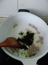橄榄肉末炒豆角的做法步骤7