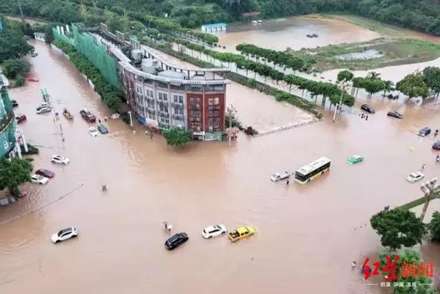 乐山大佛遭暴雨暂停接待游客 千佛岩景区万象亭被冲毁