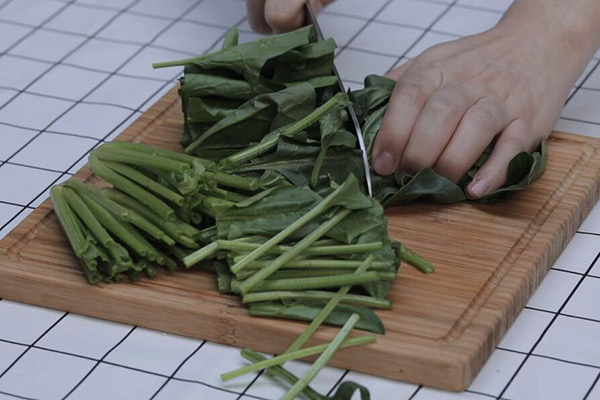 低脂凉拌菠菜的家常做法 低脂凉拌菠菜怎么做