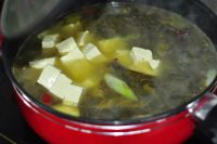 酸菜鱼炖豆腐的做法步骤11