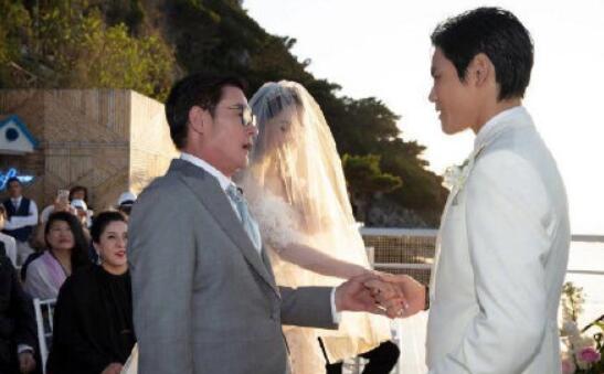 向佐郭碧婷婚礼失窃案是怎么回事 向佐郭碧婷婚礼上女嘉宾丢千万珠宝