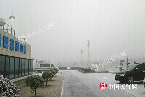 北京今晨出现霜雾凇局部飘雪现象 但仍未达初雪标准