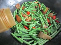 豇豆炒腊肉的做法步骤9