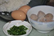 牛丸蛋炒饭的做法步骤1