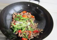 尖椒肥肠的做法步骤16