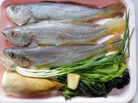 咸菜冬笋烧黄鱼的做法步骤1