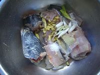 滑子菇炖生鱼的做法步骤3