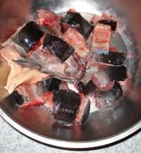 鲶鱼茄子豆腐煲的做法步骤2