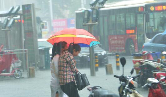 这周末湖南降雨仍将持续 局地气温35℃外出要备好雨具