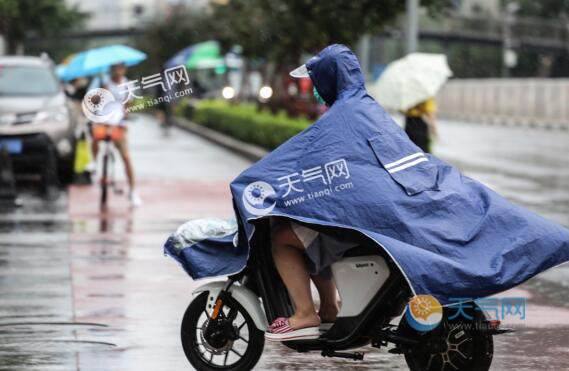 6月以来南方60%县市出现暴雨 专家：都是副热带高压的锅