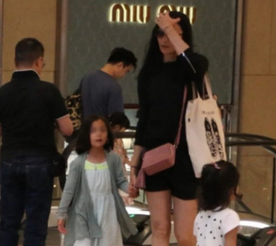 吴彦祖混血女儿长怎样 吴彦祖混血女儿是否继承了父母的优秀基因