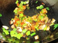 辣椒香菇炒饭的做法步骤7