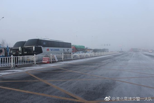 安徽雾霾致多条高速路段封闭 冷空气来袭后天或将好转