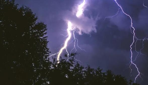 广东多地午后雷雨频繁 大部分市县气温33℃～35℃