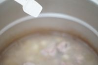 莲子炖排骨的做法步骤8