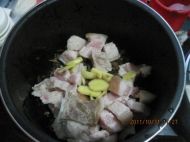 霉干菜炖肉的做法步骤4