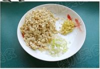 荠菜豆干猪肉包子的做法步骤4
