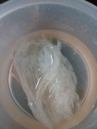 蔓越莓牛奶炖燕窝的做法步骤2