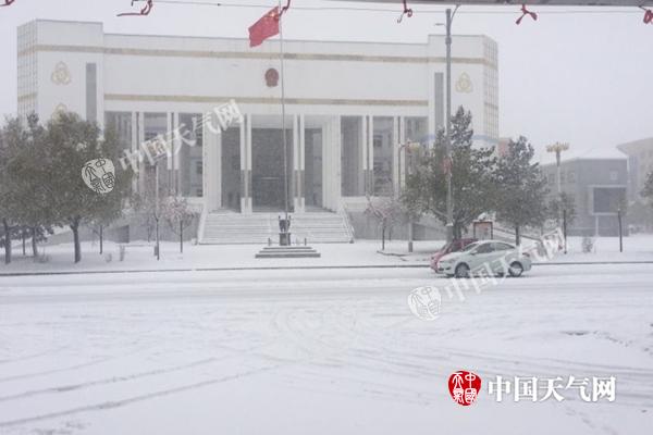 内蒙古雨雪大雾来袭  东部地区气温骤降10℃