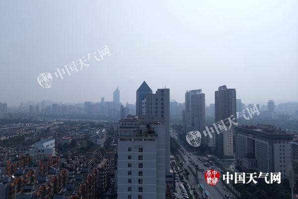 广西遭遇强降雨 明后天雨水暂歇降温明显