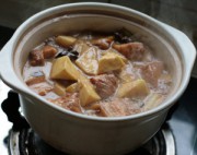 春笋红烧肉的做法步骤5